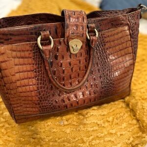 Elegant Brown Crocodile-Embossed Women's Bag